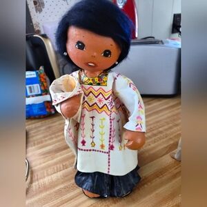 COLLECTIBLE Vintage GUATEMALAN REGIONAL HANDMADE DOLL  UTZIL QUETZALTENANGO